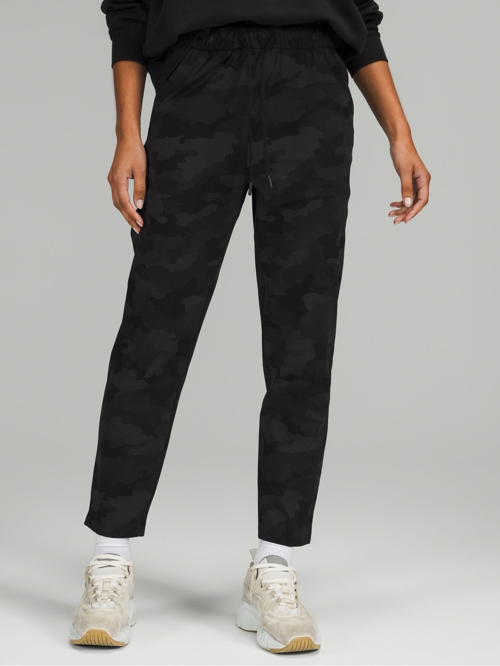 Lululemon Women's Sz 6 Black Camo Stretch Hi Rise 7/8 Keep Moving Pant